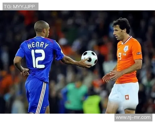 聚焦于Max足球明星的传奇故事与辉煌成就,探索他们的职业生涯与影响力 聚焦于Max足球明星的传奇故事与辉煌成就,探索他们的职业生涯与影响力