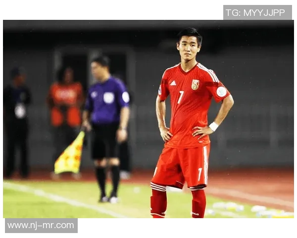 足球明星曹国栋的成长历程与职业生涯全景解析 足球明星曹国栋的成长历程与职业生涯全景解析