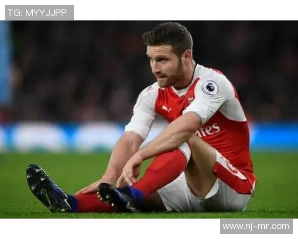 足球明星的饮料选择揭秘:他们如何通过饮品提升竞技状态与恢复能力 足球明星的饮料选择揭秘:他们如何通过饮品提升竞技状态与恢复能力