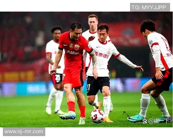 重庆足球队强势领跑冠军赛积分榜81分稳居第一 重庆足球队强势领跑冠军赛积分榜81分稳居第一