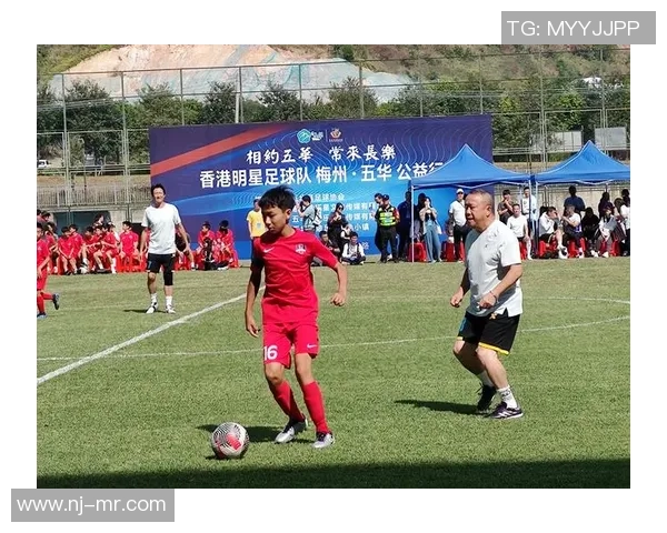 香港足球明星队成员齐聚一堂展现风采助力足球事业发展 香港足球明星队成员齐聚一堂展现风采助力足球事业发展